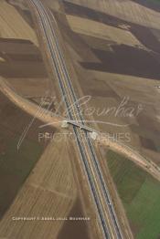 Image du Maroc Professionnelle de  Autoroute du Maroc région de Casablanca vue du ciel, le 10 Octobre 2005. (Photo / Abdeljalil Bounhar)